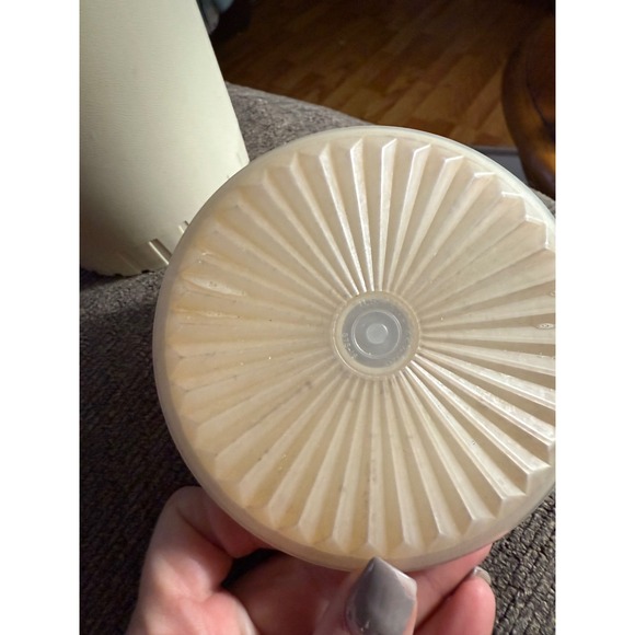 Vintage Tupperware Pitcher Carafe Cream Floral Design with Yellow Lid 874-8 - Picture 9 of 11